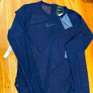 🆕 Nike top